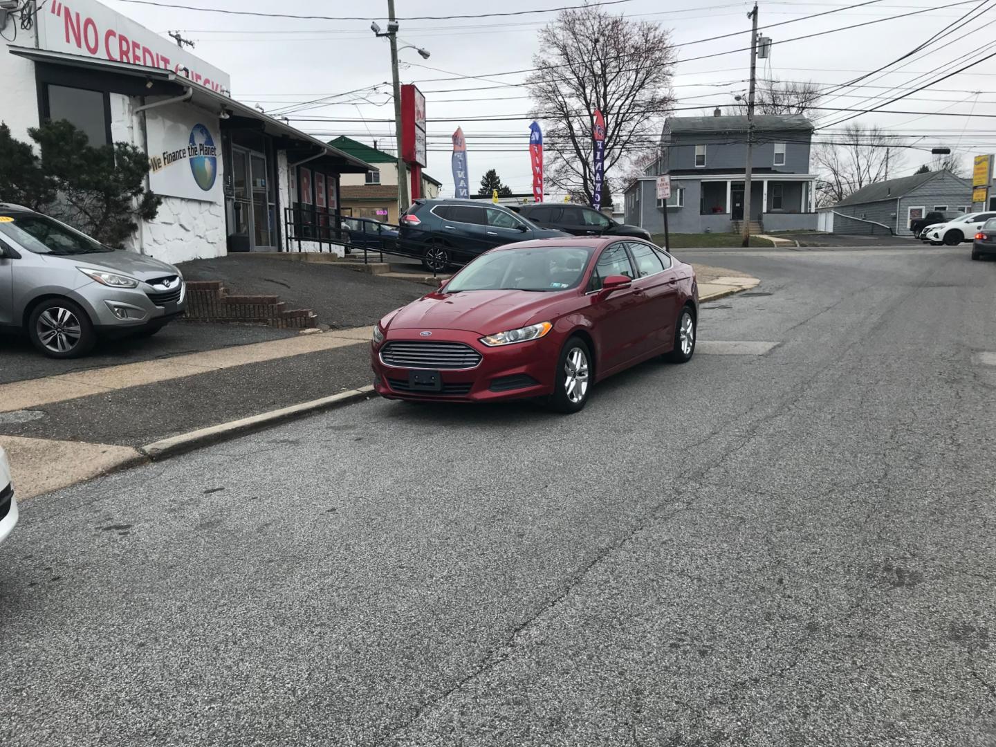 2013 Red /Tan Ford Fusion SE (3FA6P0H7XDR) with an 2.5 V4 engine, Automatic transmission, located at 577 Chester Pike, Prospect Park, PA, 19076, (610) 237-1015, 39.886154, -75.302338 - Photo#1